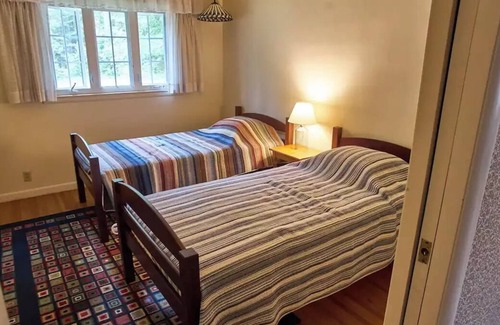 Suttons Bay House | family friendly waterfront homen