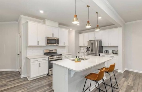Garner House | Family Friendly with Sunroom & Game Roomnn