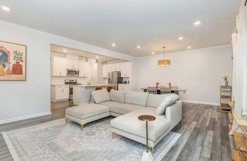 Garner House | Family Friendly with Sunroom & Game Roomnn