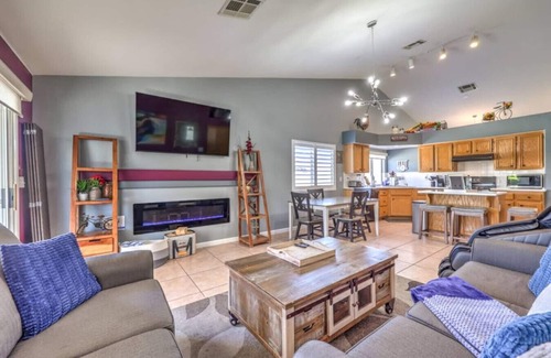 River Mountain House | Family Fun 4 Everyone! Pool Table, Hot Tub, Arcade