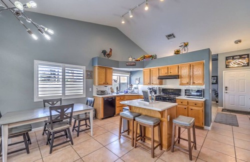 River Mountain House | Family Fun 4 Everyone! Pool Table, Hot Tub, Arcade