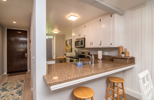 Townsite Condo | Family Fun Awaits: 2BR Condo w/Ocean Views & Resort Pool and Holiday Spirit!