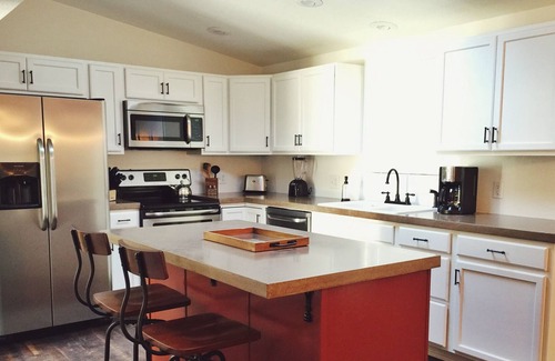 South Harrison House | Family Fun! Completely Remodeled! Pool, Putting Green, Play Set, Foosball, More!