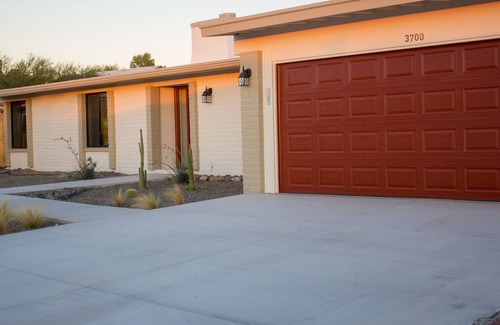South Harrison House | Family Fun! Completely Remodeled! Pool, Putting Green, Play Set, Foosball, More!