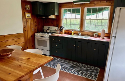 Dennis Port Cottage | Family Fun! Deeded beach access! Relax @Haigis Beach