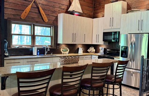 Eclectic House | Family Fun! Diving Board/Water Slide/Boat Bar/Beach/Jump Platforms/Green Lights