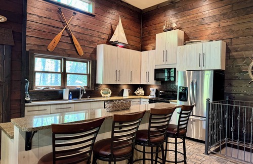 Eclectic House | Family Fun! Diving Board/Water Slide/Boat Bar/Beach/Jump Platforms/Green Lights