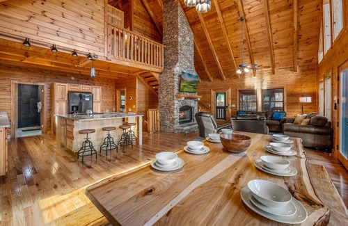 Gatlinburg - Pigeon Forge Cabin | Family Fun Escape: Pool, Outdoor Lounge, Chef's kitchen,Theater, Arcade,Dogs OK