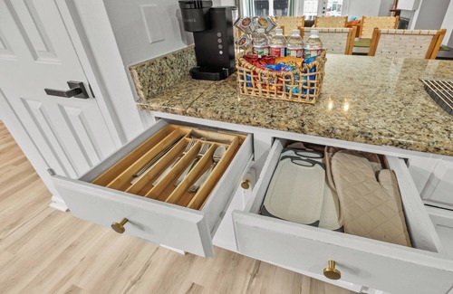North San Antonio - SAT House | Family Fun Getaway Pool, Fire Pit, Game Room Sleeps 12