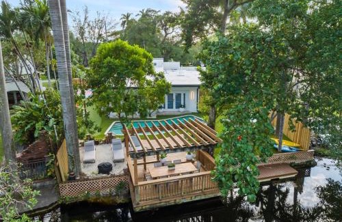 Miami Springs House | Family Fun Haven Pool, Mini Golf and More L78
