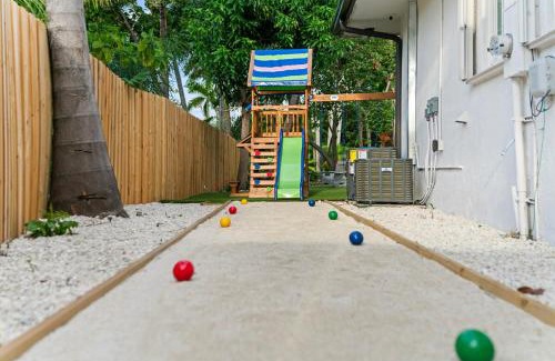 Miami Springs House | Family Fun Haven Pool, Mini Golf and More L78