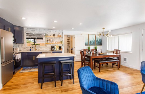 West End House | Family Fun Haven: Spacious Retreat with Games, Arcade & beautiful Kitchen