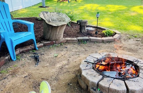 Appleton House | Family fun House - large fenced in backyard, Theater, Bean bag Lounge