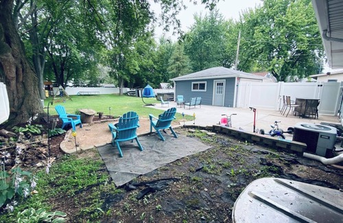 Appleton House | Family fun House - large fenced in backyard, Theater, Bean bag Lounge