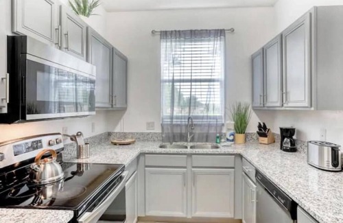 Regal Palms House | Family Fun Near Disney,4 bedroom Home w/wifi, Game Room & Pools.