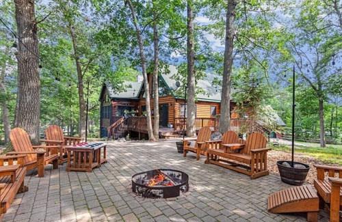 Spooner Cabin | Family fun on Big McKenzie Lake! Inquire for Summer 2025 availability!