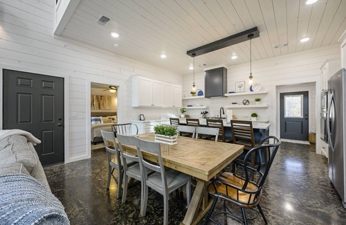 Hochatown Cabin | Family Fun! Private suites, garden games, fire pit & kids loft!