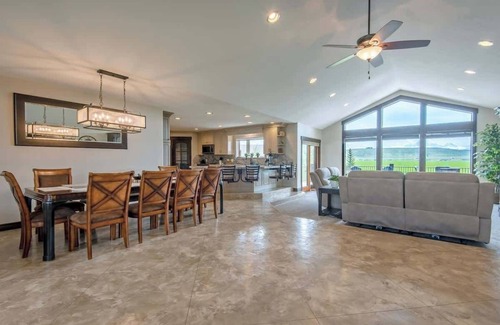 Tetonia House | Family Fun: Theater, Hot Tub, Pickleball, Games