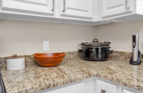 Willis House | Family Get Away-Lake Conroe Pool & Big Yard With King Bed