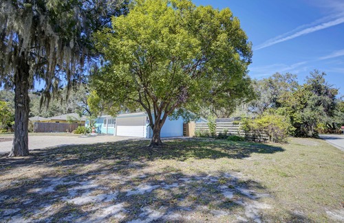 South Sarasota House | Family getaway 5 miles to Siesta Beach. Heated private Pool, bicycles.Sleep 10.