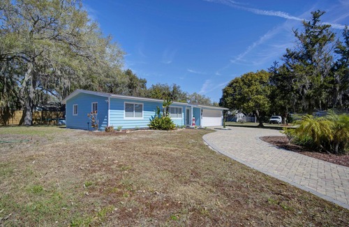 South Sarasota House | Family getaway 5 miles to Siesta Beach. Heated private Pool, bicycles.Sleep 10.