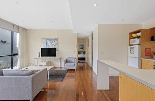 Cowes Apartment | Family Getaway - Cowes - Phillip Island VIC - Walk to beach, pool & spa