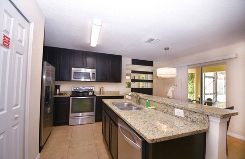 Veranda Palms House | Family Getaway: Game Room, Themed Rooms & Private Yard Near Disney, BBQ!