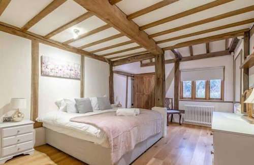 Bray on Thames Cabin | Family Getaway In Dorney/Windsor