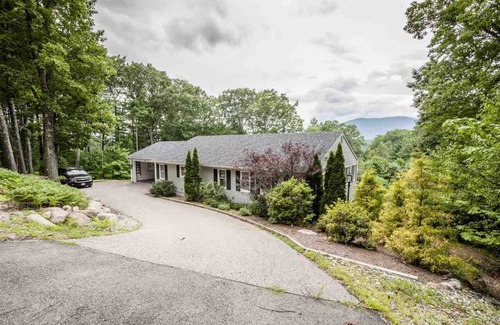 North Conway House | Family Getaway in N. Conway, Sleeps 16, AC, Hot Tub, Game Room, Pets Welcome
