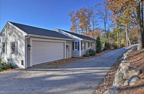 North Conway House | Family Getaway in N. Conway, Sleeps 16, AC, Hot Tub, Game Room, Pets Welcome