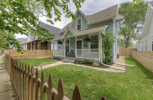 Fountain Square House | Family Getaway Queen Beds w/Large Porch