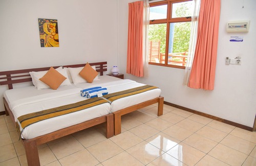 Himmafushi Bed & Breakfast | Family & Group Friendly! Maldives Beach Island BnB