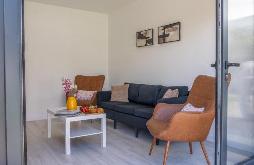 Harrow Apartment | Family & Group-Friendly 7-Bed House near The Great Barn Harrow