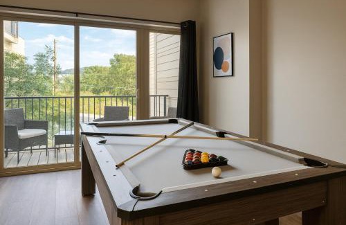 Glen Iris Apartment | Family Group Retreat 3 Queens Pool Table 2nd