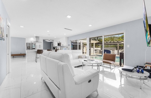 Pembroke Pines House | Family Haven, Modern heated Pool & Grill!
