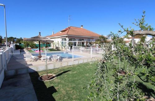Riumar House | Family Haven Near the Sea: Private Pool, Pet-Friendly, Wi-Fi, Optional A/C