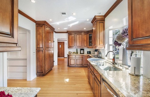 Madrona House | Family Hideaway Cozy Cottage. n7 mins to the beach, 25 to Disneyland, 15 SoFi