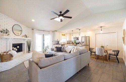 Gilbert House | Family Hideaway w/Heated Pool & Ping Pong