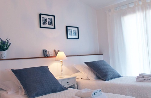 Nabinaud Cottage | Family Holiday Hamlet - Heated Pools, Golf, Tennis, Creche, 10 mins to beach!