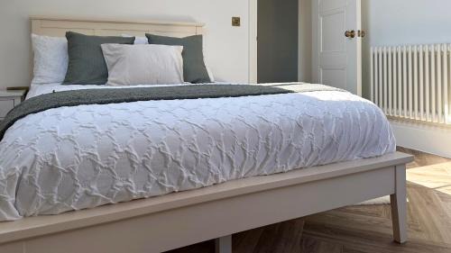 Llandudno House | Family Holiday Home by the Great Orme Tramway and Beach