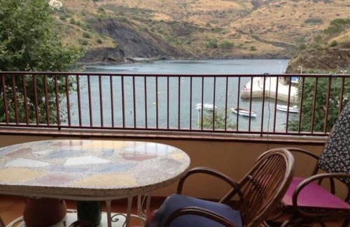 Portbou Condo | Family holiday on the Costa Brava, excellent views of the bay.