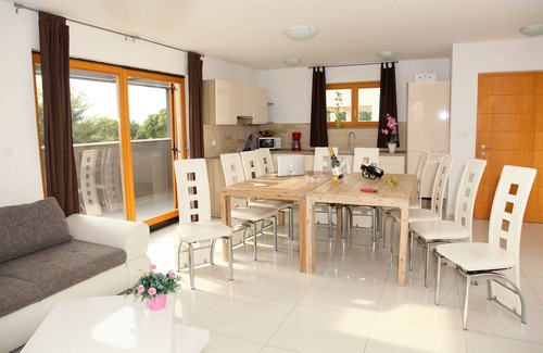 Valbandon Villa | Family holiday villa with jacuzzi and pool, 10 min from the beach
