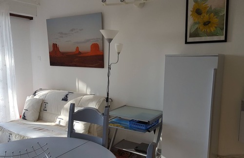 Agay Apartment | Family holidays at Agay 200 m from the sea and shops.