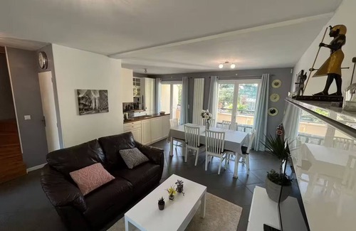 Noisy-le-Grand House | Family home between Paris and Disneyland