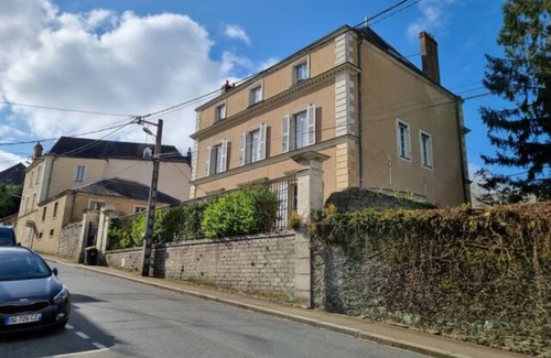 Laval House | FAMILY HOME DOWNTOWN OLD LAVAL