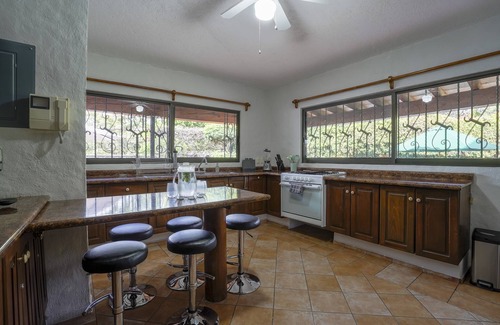 Cuernavaca House | Family Home I Pool & Jacuzzi with Solar Heater