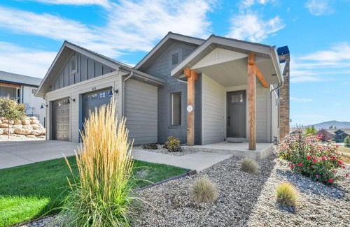 Wolf Creek House | Family Home in Eden w Hot Tub and Gym
