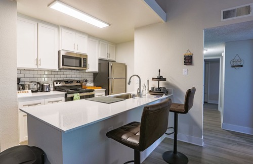 Ivey Ranch - Rancho Del Oro Apartment | Family home in Oceanside Large 2Bed2Bath King & two Queen beds POOL & play areas