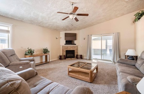 La Pine House | Family Home- Near Sunriver, Close to hiking and skiing