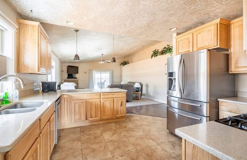La Pine House | Family Home- Near Sunriver, Close to hiking and skiing
